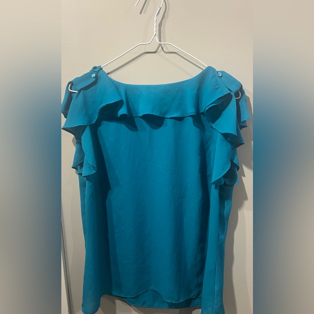Worthington Blouse, Lightweight, Perfect for summer!